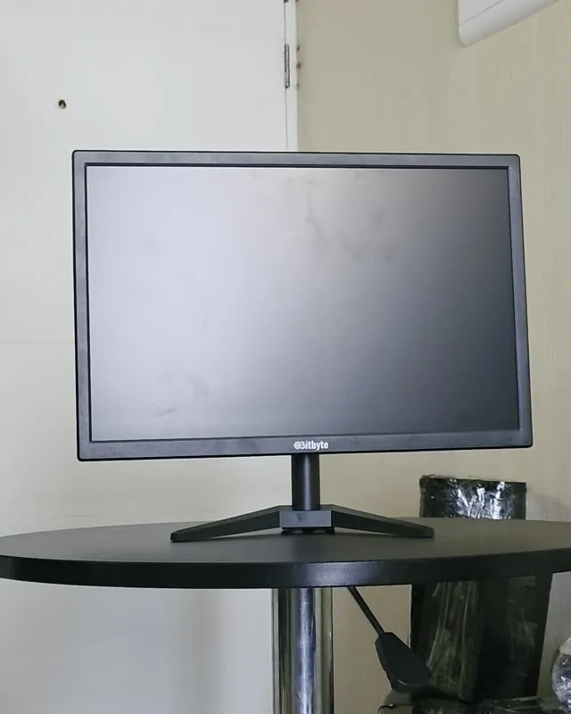 Monitor probado antes de embalar