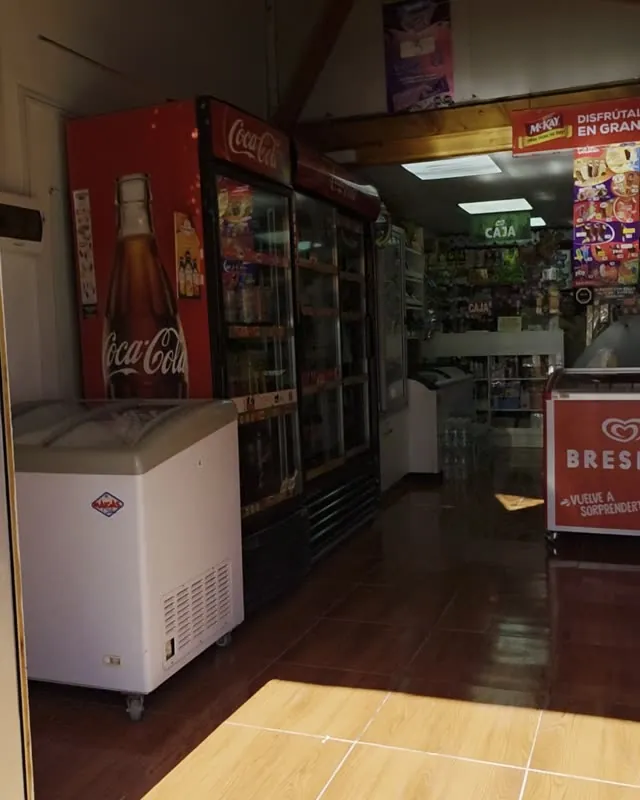 La entrada del minimarket