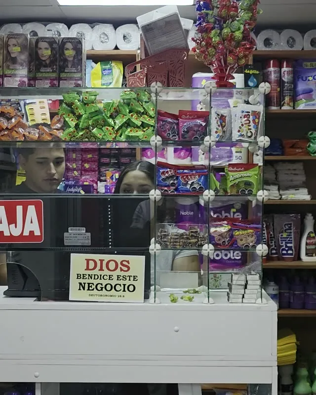 El mesón en plena operación