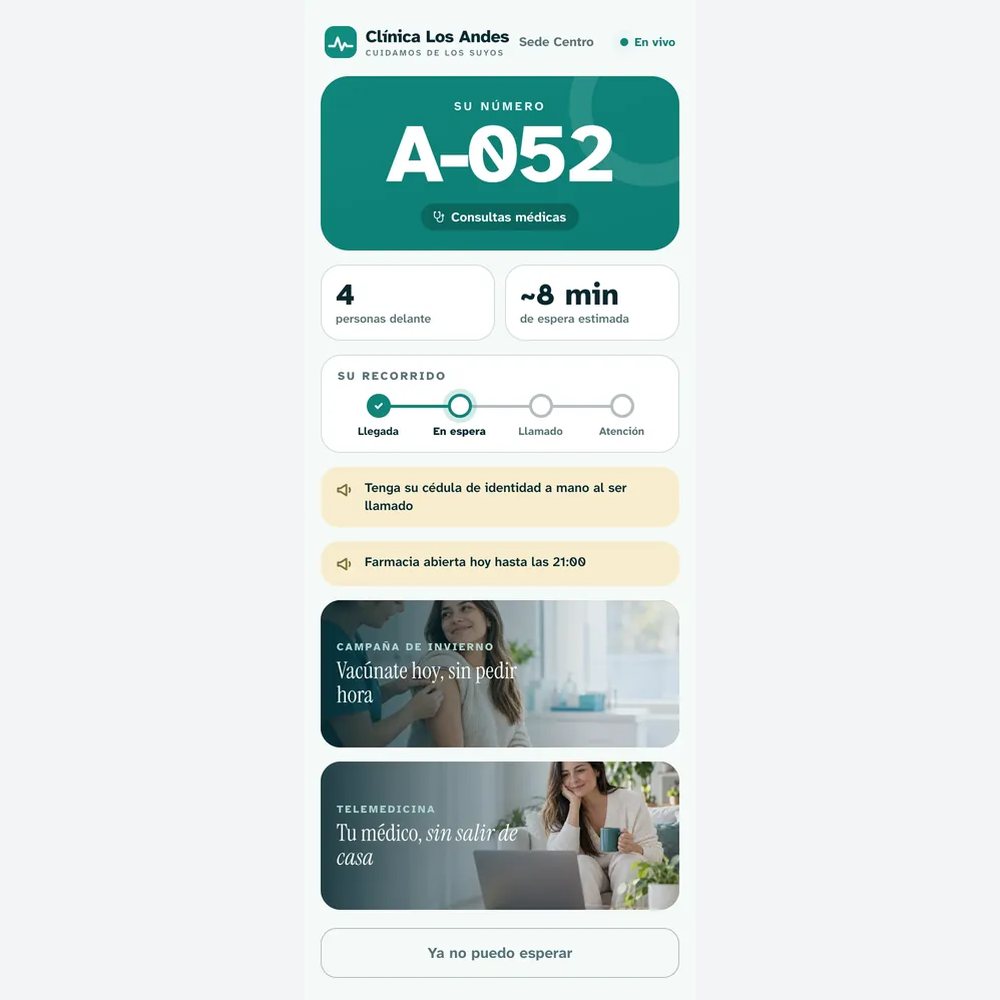Turno en el celular con las personas delante y la espera
